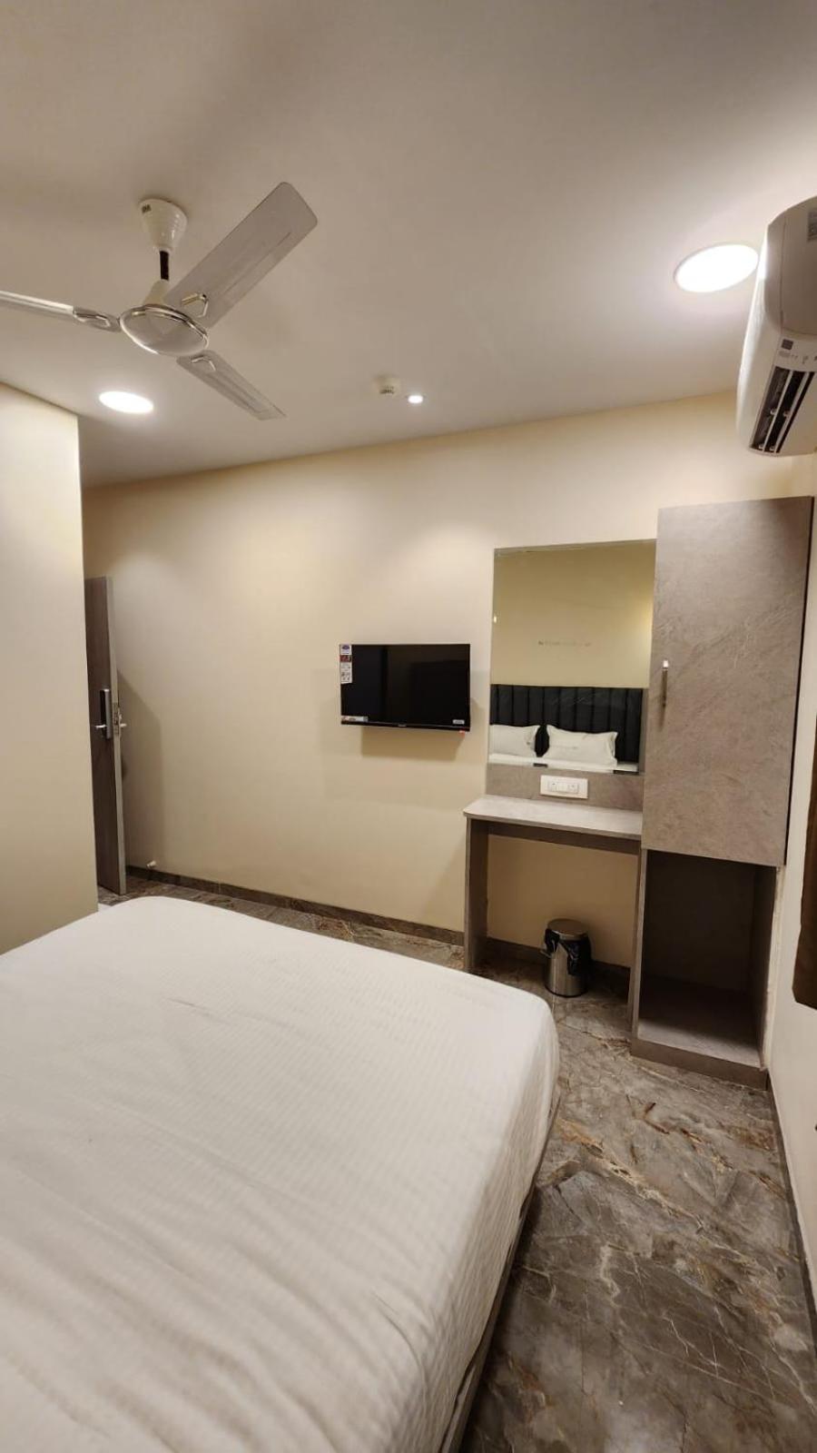 Peace International Hotel Mumbai Luaran gambar